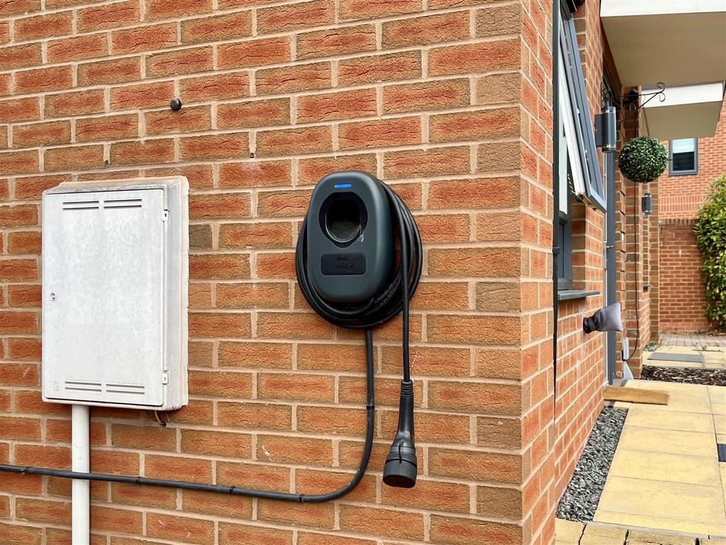 CHARGER.jpg