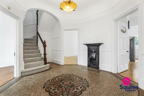 5 bedroom semi-detached house to rent, Church Crescent, London