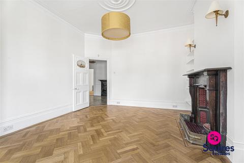 5 bedroom semi-detached house to rent, Church Crescent, London