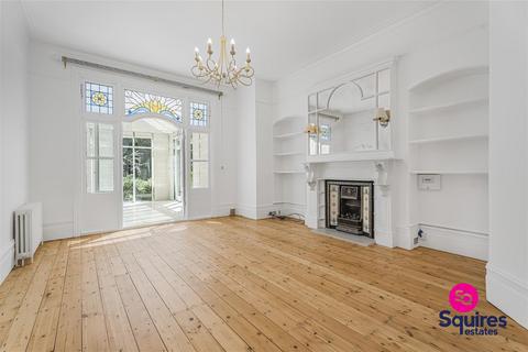 5 bedroom semi-detached house to rent, Church Crescent, London