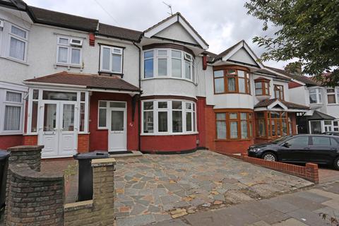 3 bedroom terraced house to rent, Studley Drive, Ilford
