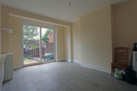 3 bedroom terraced house to rent, Studley Drive, Ilford