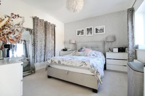 2 The Brook, Purton, Swindon, SN5 4GB