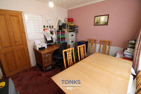 3 bedroom semi-detached house for sale, Valley Road, Halesowen B62