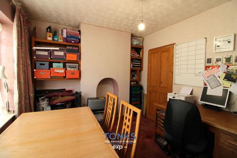 3 bedroom semi-detached house for sale, Valley Road, Halesowen B62