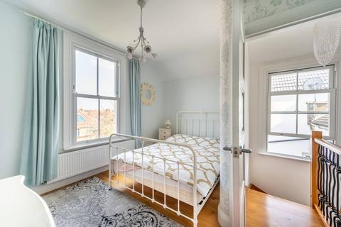 2 bedroom flat for sale, Melrose Avenue, Willesden Green, London, NW2