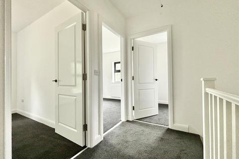 undefined, Kinder Close, Bradford BD13