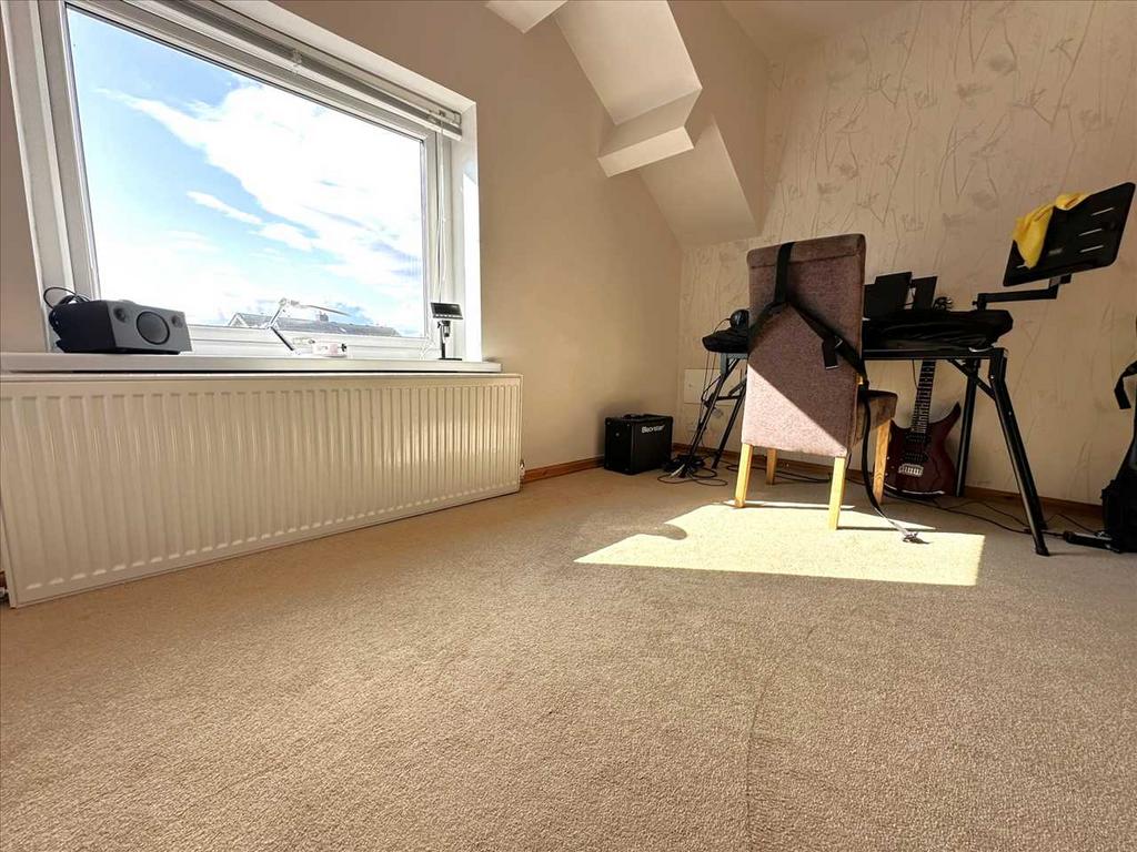 Bedroom (side)