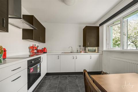 2 bedroom apartment for sale, Kenilworth Place, West Cross, Swansea