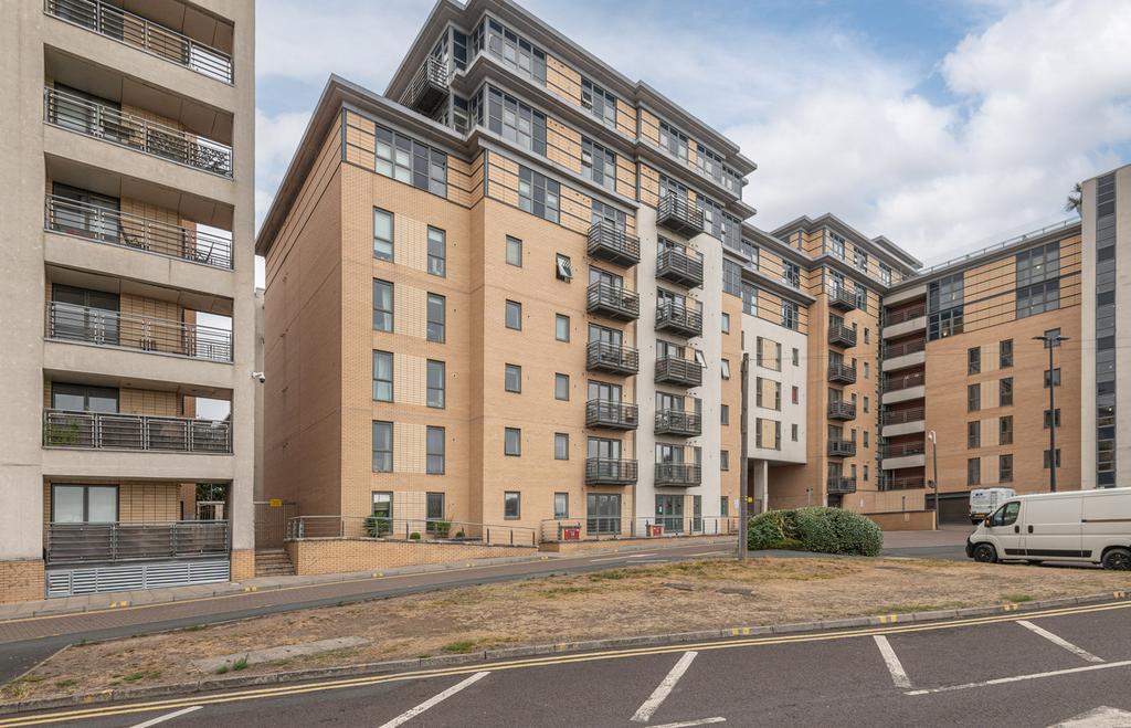 2 bedroom flat for sale