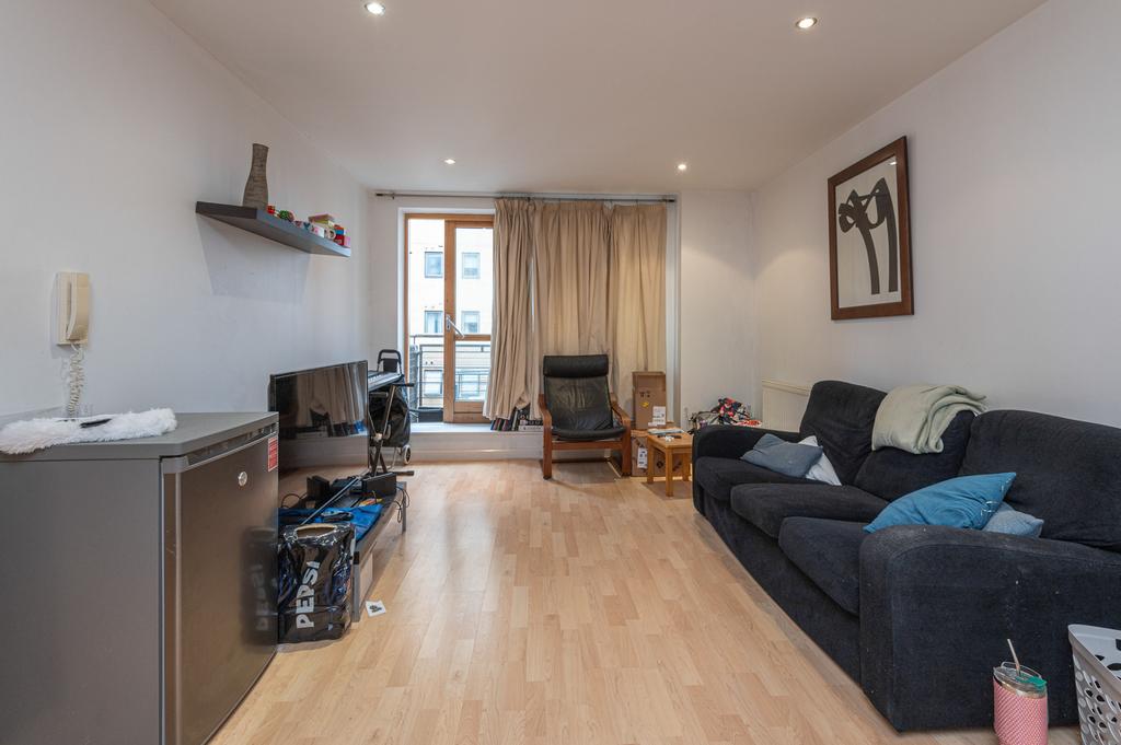 Apartment in Leeds, Lovell Park, West Yorkshire - View 4