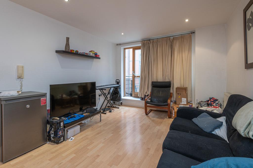 Apartment in Leeds, Lovell Park, West Yorkshire - View 5