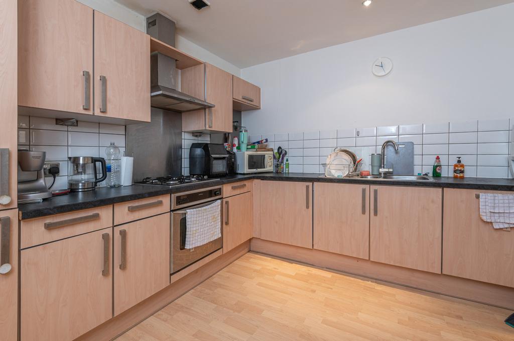 Apartment in Leeds, Lovell Park, West Yorkshire - More