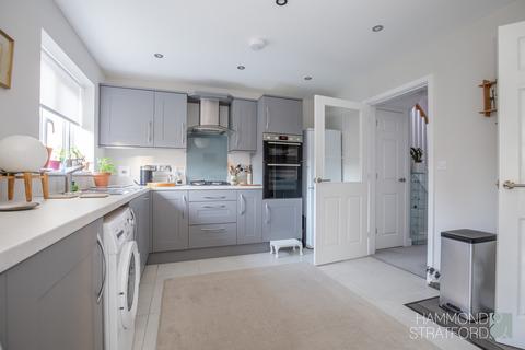 3 bedroom detached house for sale, Bobbins Way, Swardeston