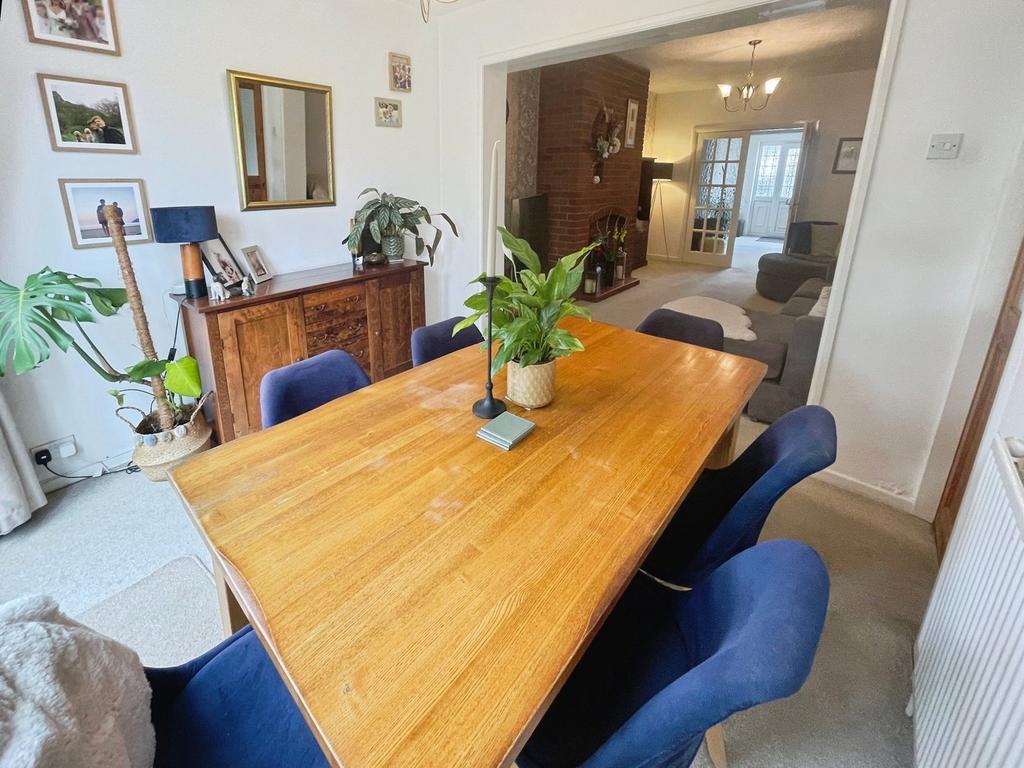 Lounge/Dining Room