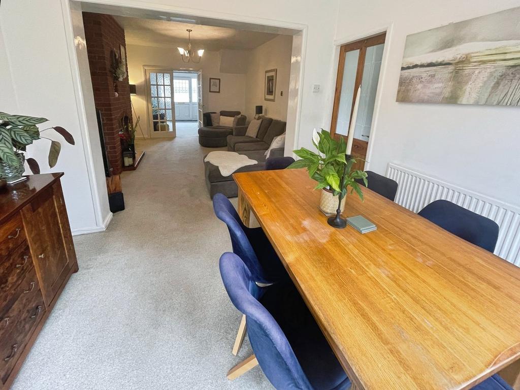 Lounge/Dining Room