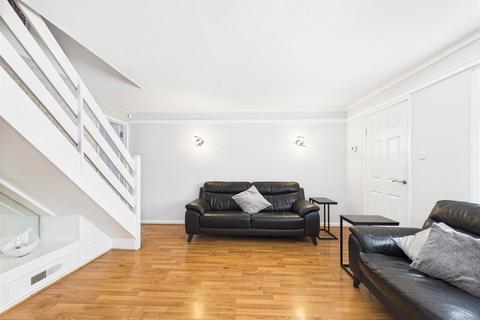 13 Bennions Close, Hornchurch, RM12 6TR
