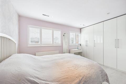 13 Bennions Close, Hornchurch, RM12 6TR