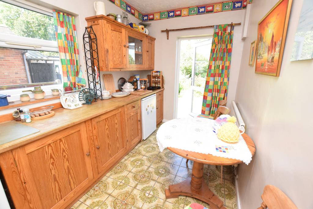 Breakfast/kitchen