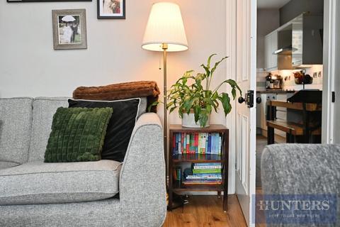 3 bedroom terraced house for sale, Quarry Mount, Yeadon, Leeds