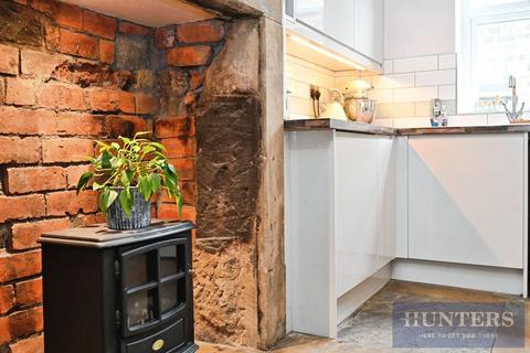 3 bedroom terraced house for sale, Quarry Mount, Yeadon, Leeds