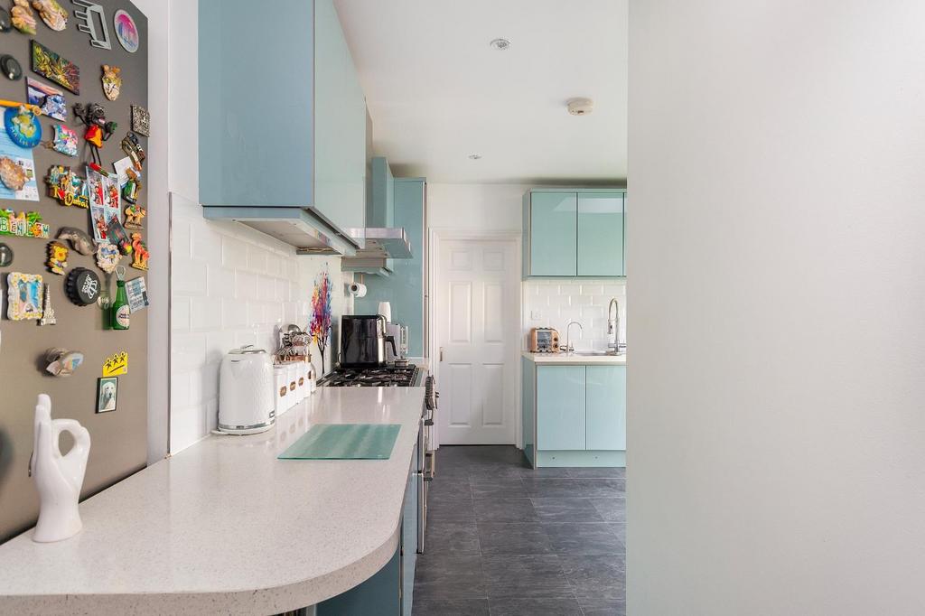 0 A2 AEE - Kitchen D.jpg