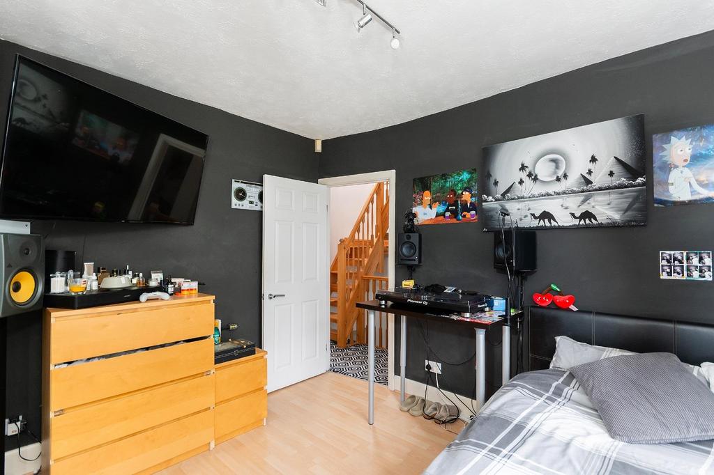 0 A2 AEE - Bedroom F.jpg