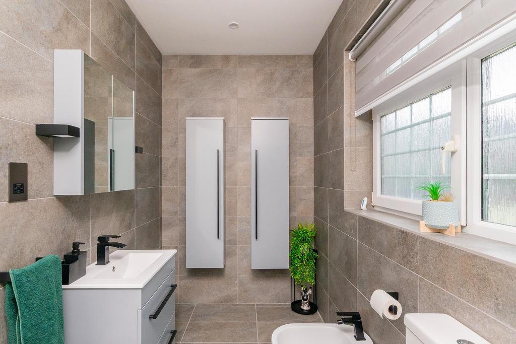 0 A2 AEE - Ensuite B.jpg