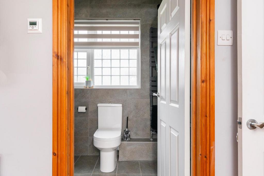 0 A2 AEE - Ensuite C.jpg