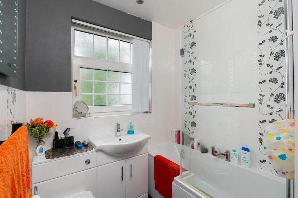 0 A2 AEE - Bathroom B.jpg