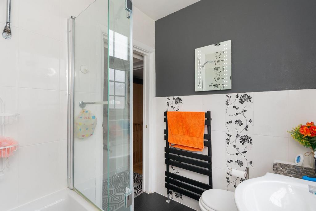0 A2 AEE - Bathroom A.jpg