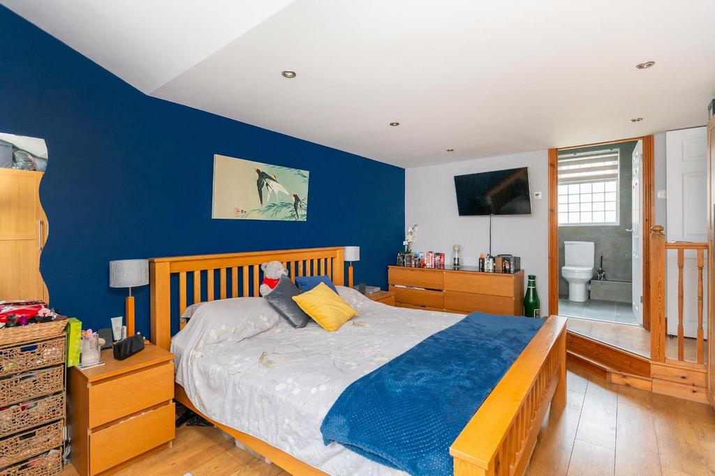 0 A2 AEE - Bedroom A.jpg