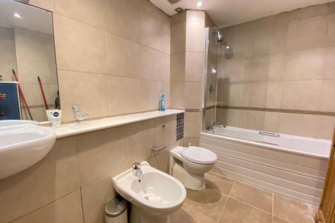 1 bedroom in a flat share to rent, The Lindens, Queens Walk, Ealing, London W5