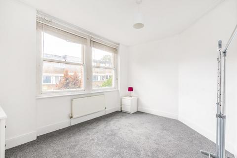 3 bedroom flat for sale, St. Martins Court, West Norwood, SE27