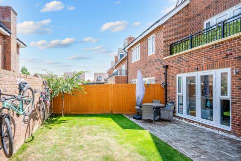 4 bedroom semi-detached house for sale, Chetwode Road, Tadworth