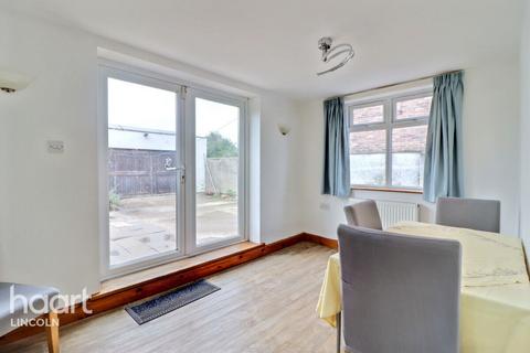 3 bedroom semi-detached house for sale, West Bank, Saxilby