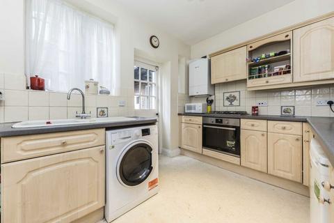 3 bedroom flat for sale, Gunnersbury Avenue, London W5