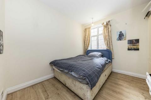 3 bedroom flat for sale, Gunnersbury Avenue, London W5