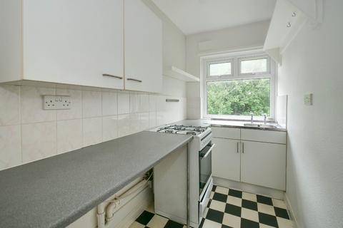 2 bedroom flat to rent, Leafield Grove, West Yorkshire BD2