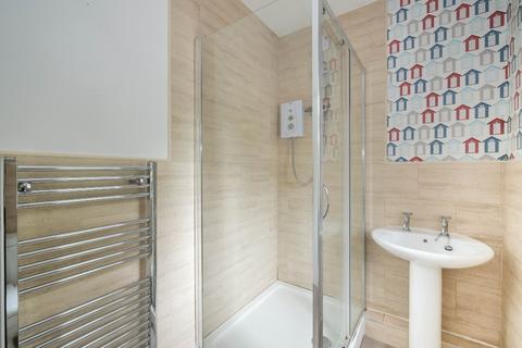 2 bedroom flat to rent, Leafield Grove, West Yorkshire BD2