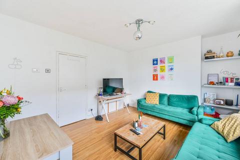 3 bedroom flat for sale, Buxton House, Battersea, London, SW11