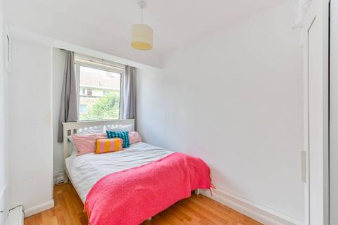 3 bedroom flat for sale, Buxton House, Battersea, London, SW11
