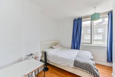 3 bedroom flat for sale, Buxton House, Battersea, London, SW11