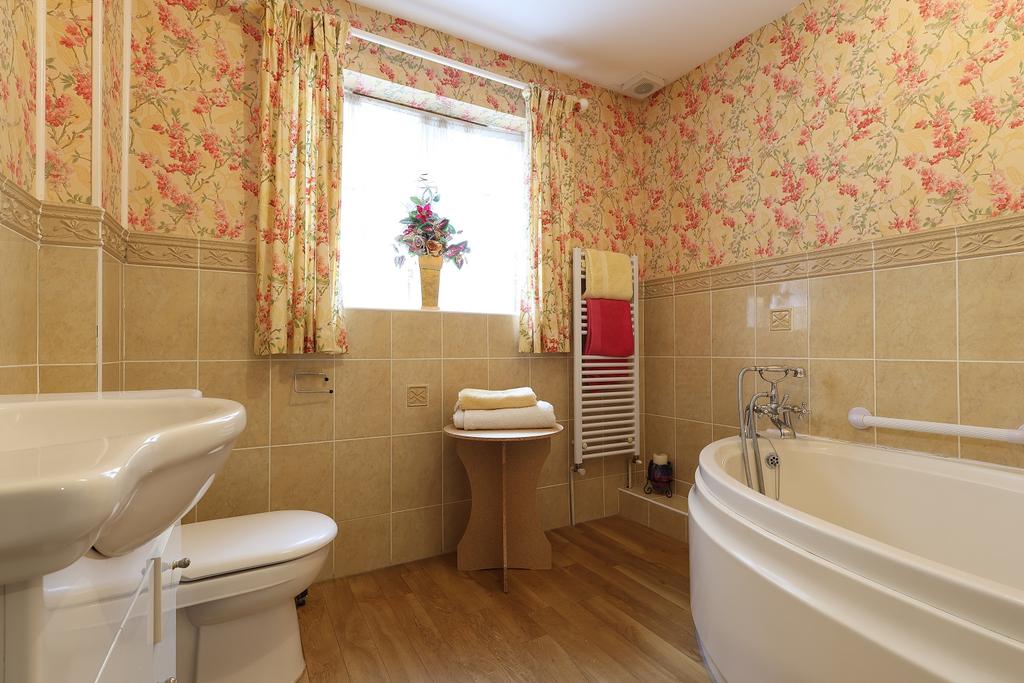 Entrance Bathroom