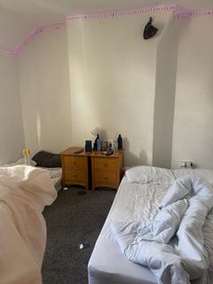 4 bedroom terraced house to rent, Howard Street, Oxford, Oxfordshire, OX4