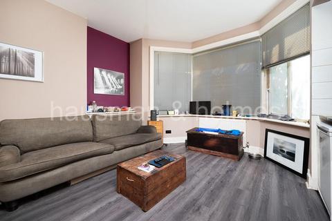 undefined, Ravenscroft Avenue, NW11