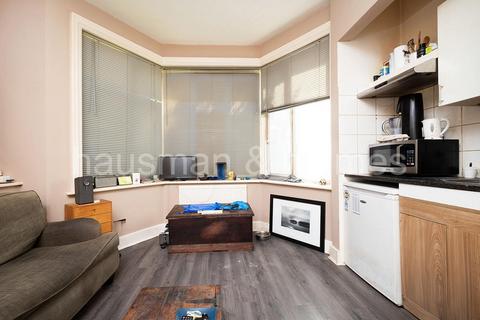 undefined, Ravenscroft Avenue, NW11