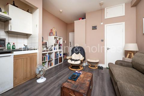 undefined, Ravenscroft Avenue, NW11