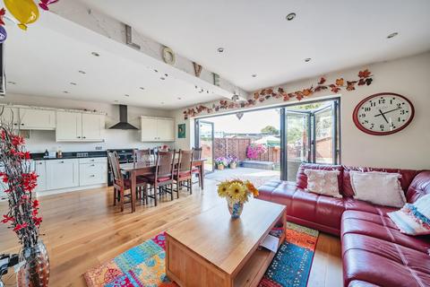 3 bedroom semi-detached house for sale, Lansbury Drive, Hayes