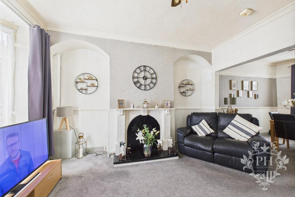 CAM02002 G0-PR0161-STILL005.jpg